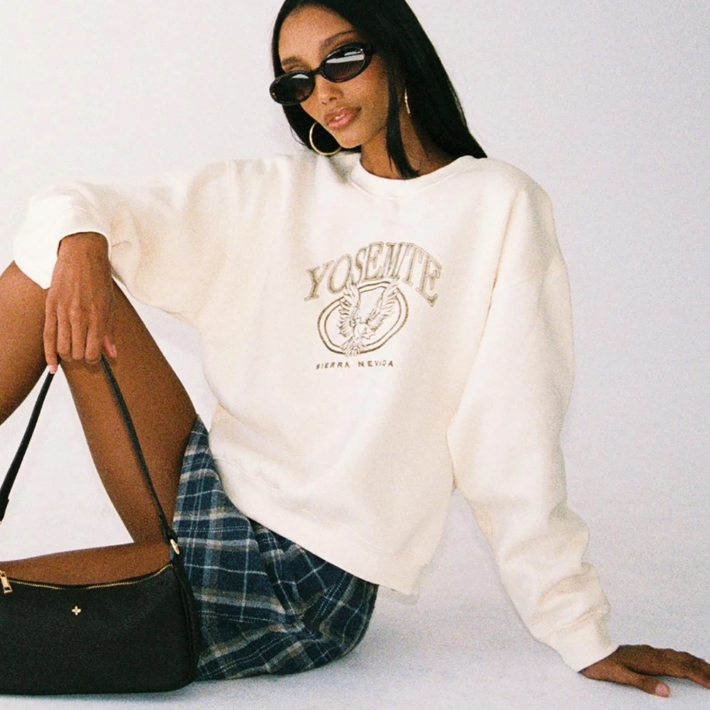 🌿 Princess Polly Yosemite Oversized Crewneck – Cream 🤍✨